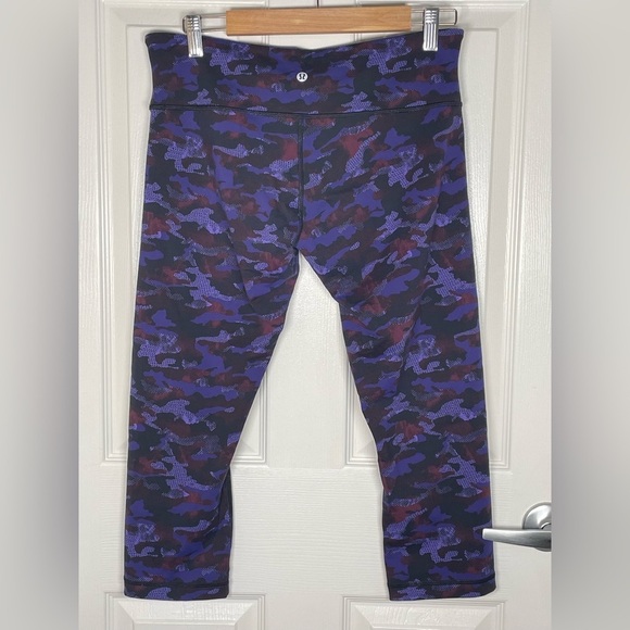 Lululemon Wunder Under Crop (Hi-Rise) Purple Camo Size 10 - Picture 9 of 10